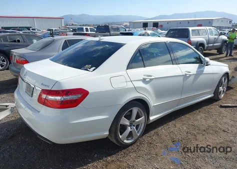 2010 Mercedes-Benz E 350 4Matic из США, поврежденный, VIN WDDHF8HB1AA153798